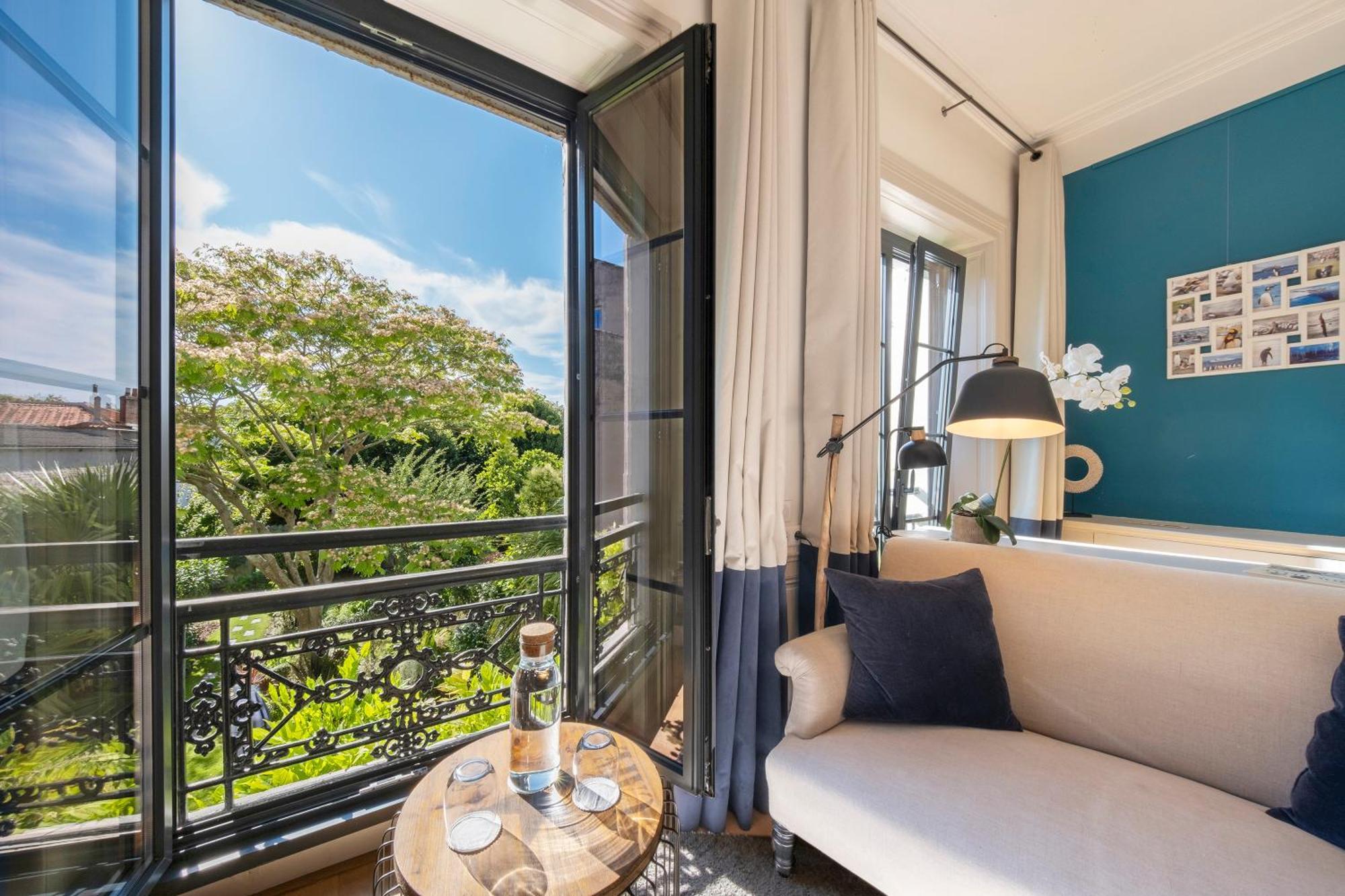 Escale Rochelaise, Gite Urbain Avec Spa Bain Nordique Et Sauna Tonneau La Rochelle  Exterior photo